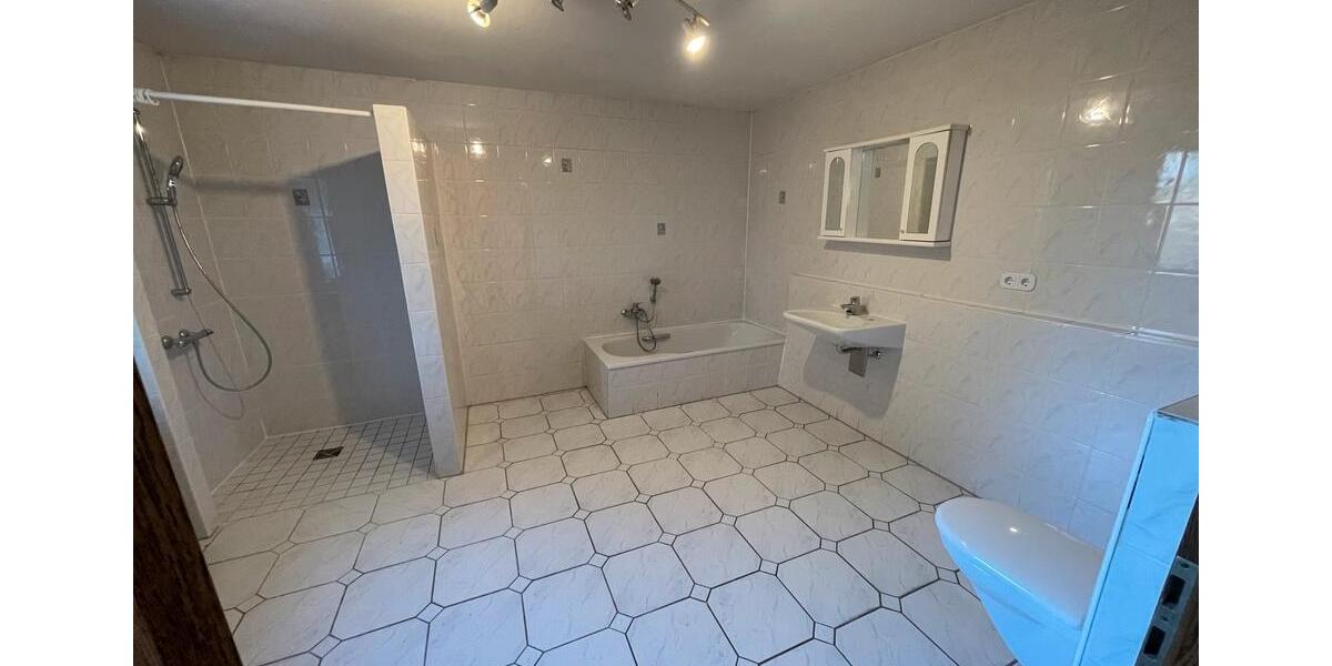 Einfamilienhaus Wolfhagen - 5 Zimmer, 115 m&sup2;, 1.000&euro; | Angebot:23333711