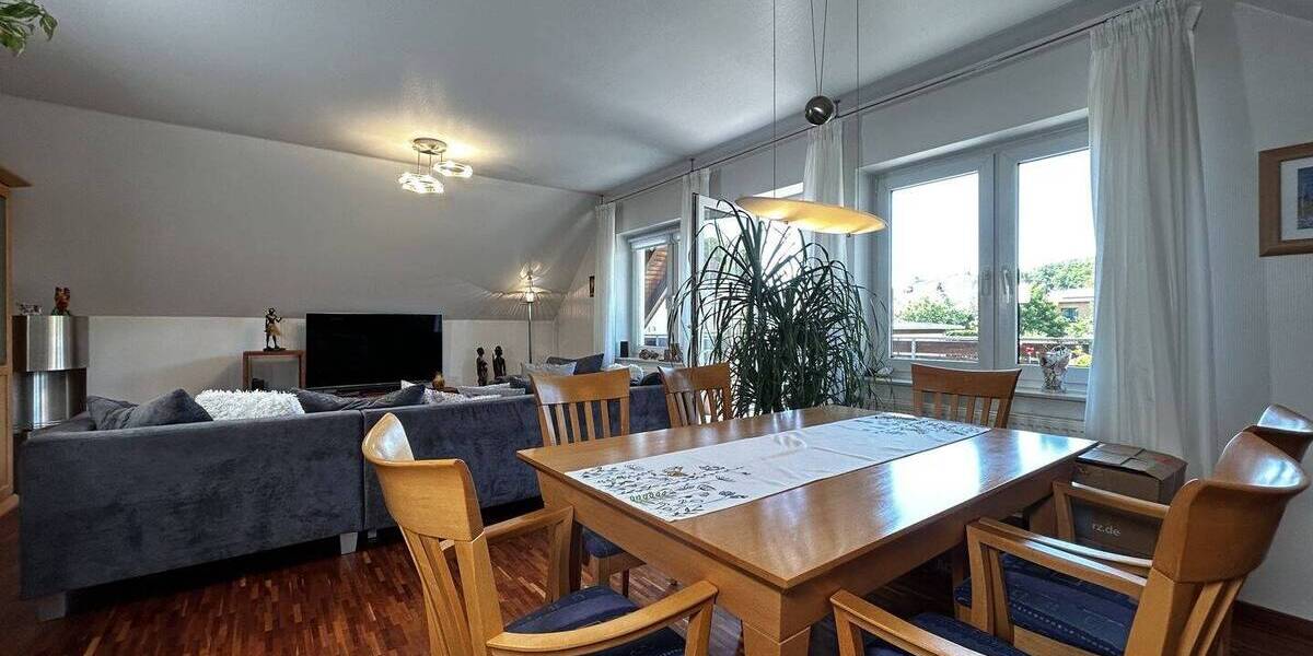 Wenig Hausgeld und viel Platz: Moderne 4-Zimmer-Wohnung mit zwei Balkonen in Kassel-Harleshausen! 4 zimmer