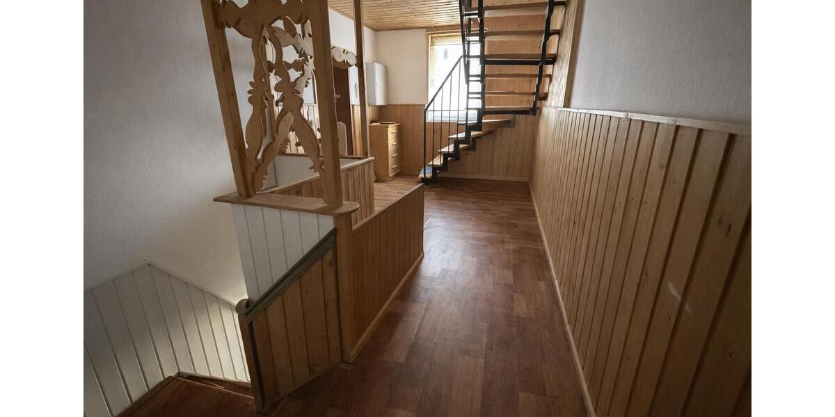 Mehrfamilienhaus, Wohnhaus Calden - 9 Zimmer, 205 m&sup2;, 1.300&euro; | Angebot:26701795