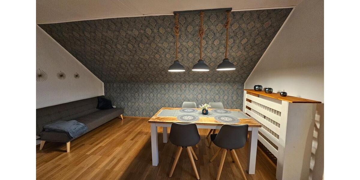 Möblierte 2,5 Zimmer-Dachgeschoss-Wohnung am Bergpark 2.5 zimmer