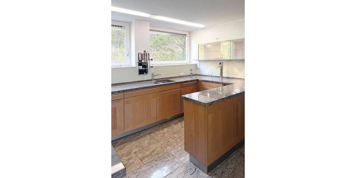 Einfamilienhaus Kassel Mitte - 6 Zimmer, 170 m&sup2;, 720.000&euro; | Angebot:26796710