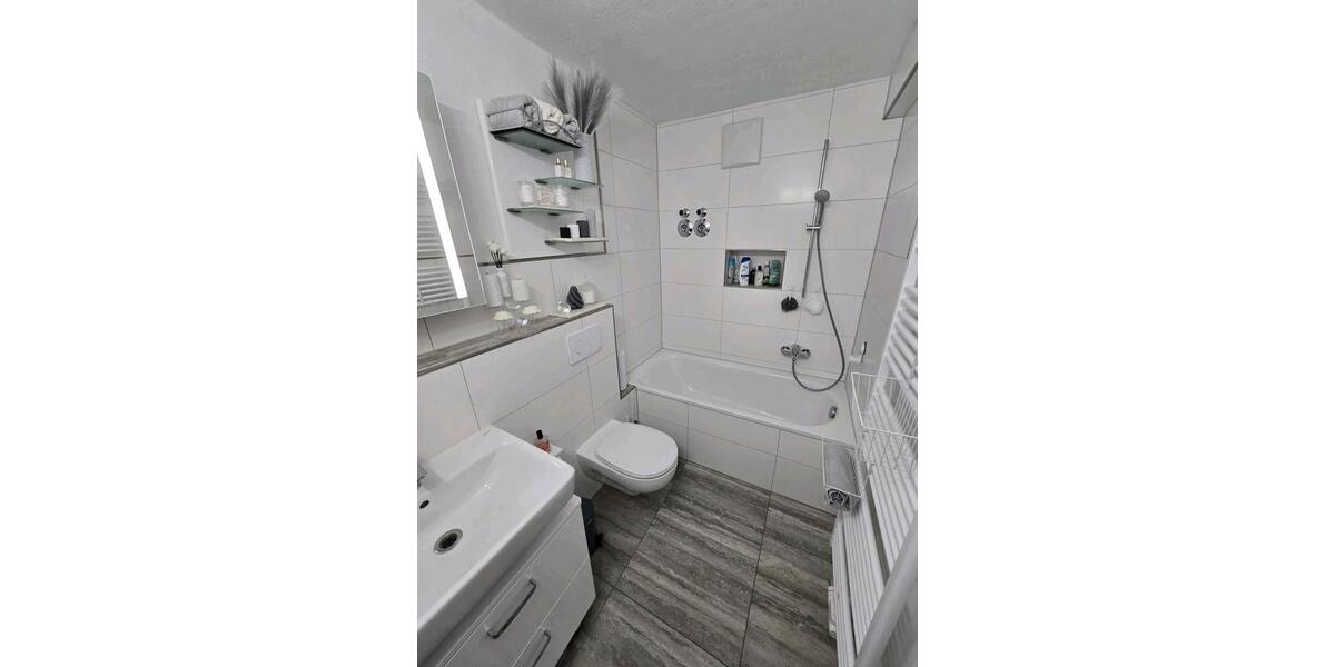 Etagenwohnung Kassel - 2 Zimmer, 70 m&sup2;, 780&euro; | Angebot:26393190