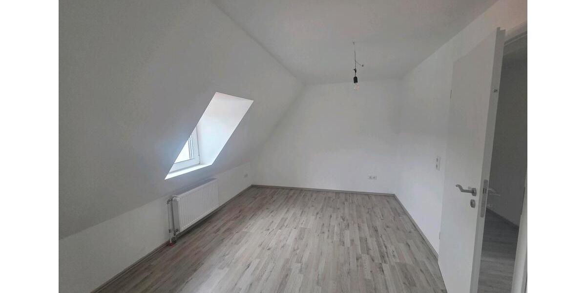 Dachgeschoßwohnung Kassel Bettenhausen - 3 Zimmer, 60 m&sup2;, 800&euro; | Angebot:26241360