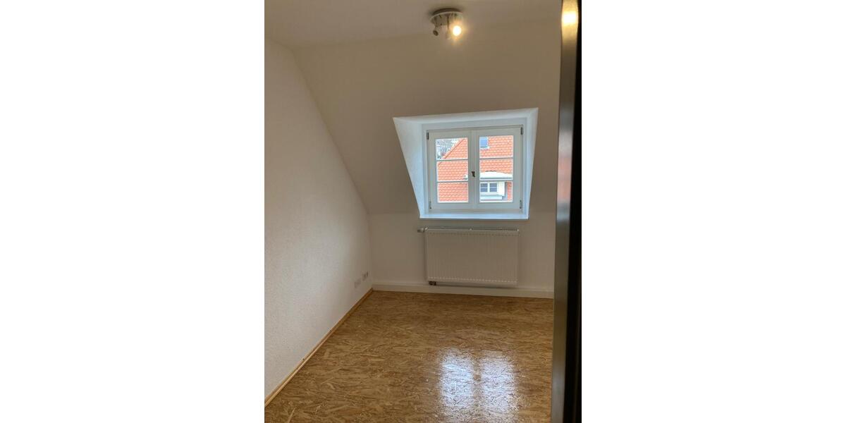 Dachgeschoßwohnung Kassel Fasanenhof - 3 Zimmer, 65 m&sup2;, 250&euro; | Angebot:25475944