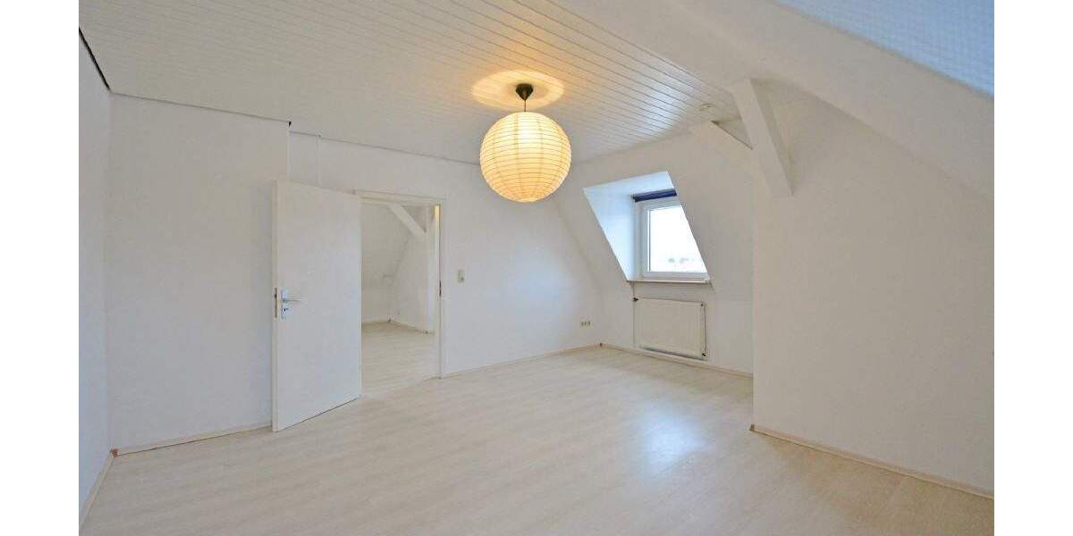 Freie DG Wohnung in beliebter Lage KS-Fasanenhof 3 zimmer