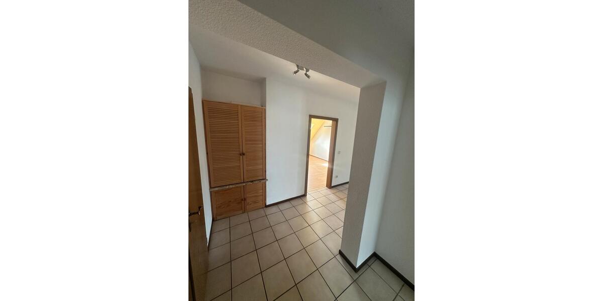 Dachgeschoßwohnung Habichtswald - 3 Zimmer, 85 m&sup2;, 800&euro; | Angebot:26237992