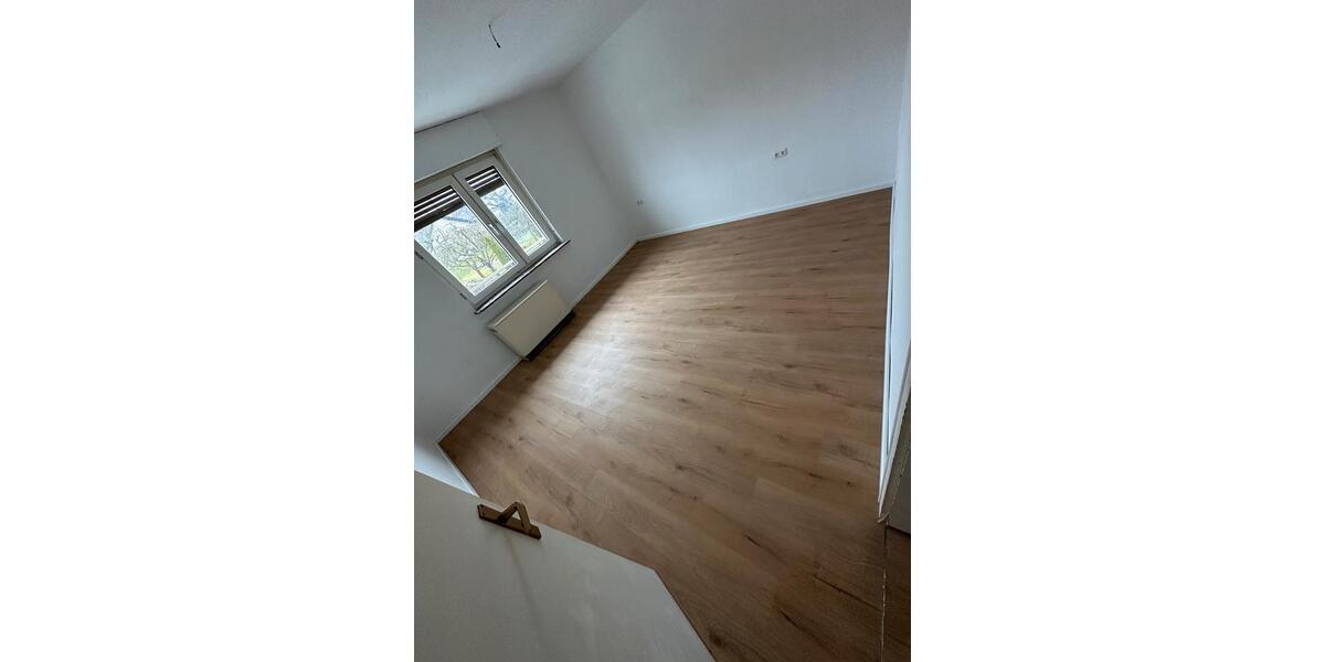 Etagenwohnung Vellmar - 6 Zimmer, 130 m&sup2;, 1.000&euro; | Angebot:24788512