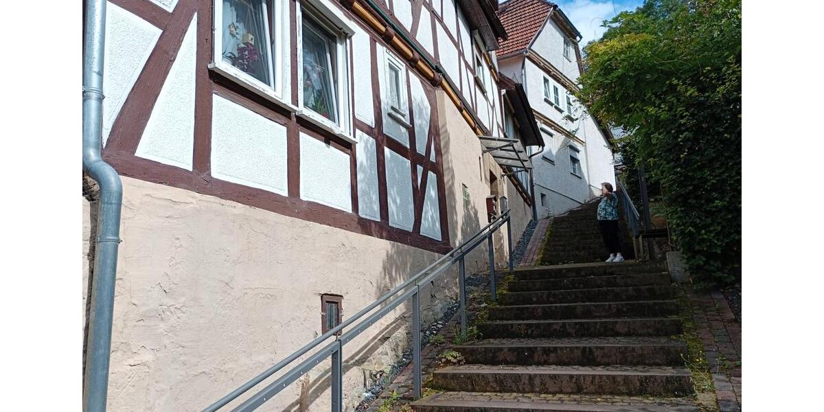 Mehrfamilienhaus, Wohnhaus Gudensberg - 7 Zimmer, 150 m&sup2;, 80.000&euro; | Angebot:26522233