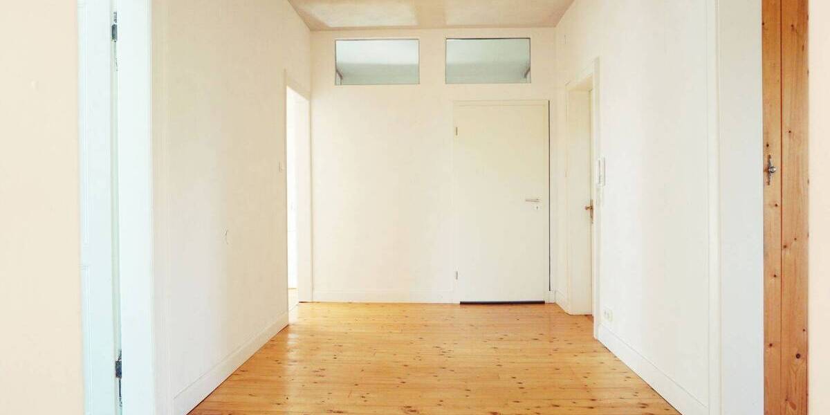 Tolle renovierte 5 Zimmer Dachgeschosswohnung inkl. Einbauküche, historisches saniertes Gebäude, 4 Parteien 5 zimmer