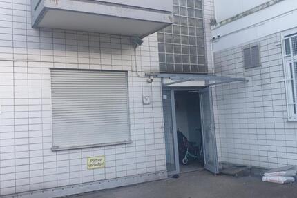1 Zimmer mit Ladenfenster zum Hinterhof & WC Miete oder Mietkauf 1 zimmer