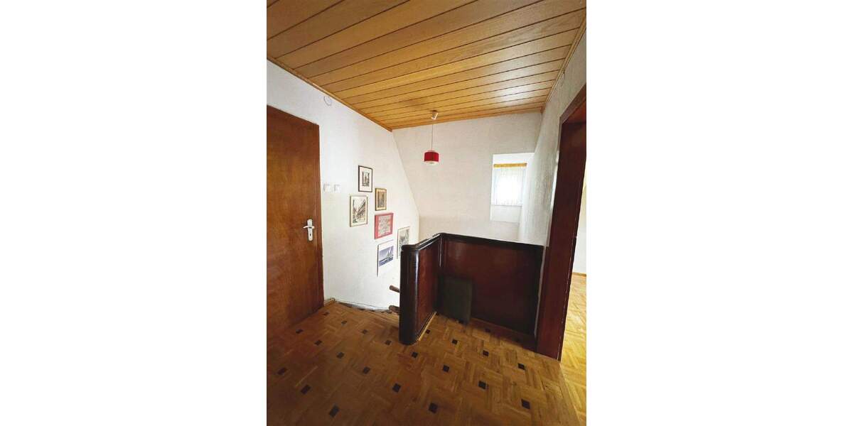 Einfamilienhaus Kassel Oberzwehren - 7 Zimmer, 157 m&sup2;, 310.000&euro; | Angebot:25768989