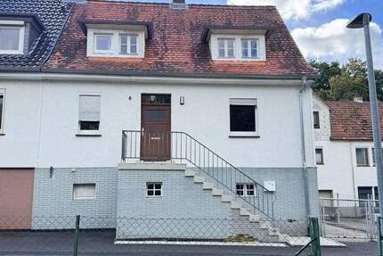 Doppelhaushälfte auf schönem Grundstück in zentraler Lage Helsas 5 zimmer