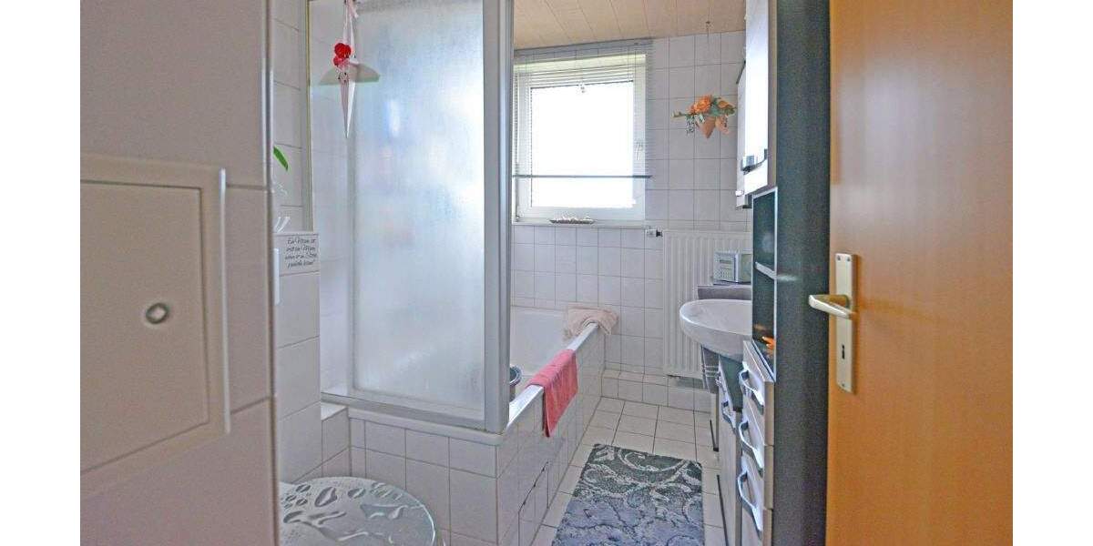 Vermietete 3-ZKB mit Balkon in ordentlicher Wohnlage von Niederzwehren 3 zimmer