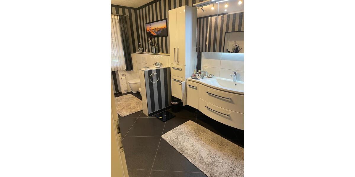 Erdgeschoßwohnung Guxhagen - 4 Zimmer, 140 m&sup2;, 1.400&euro; | Angebot:26603105