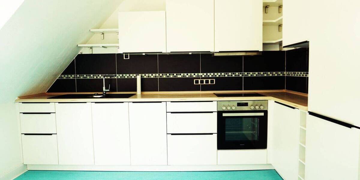 Tolle renovierte 5 Zimmer Dachgeschosswohnung inkl. Einbauküche, historisches saniertes Gebäude, 4 Parteien 5 zimmer