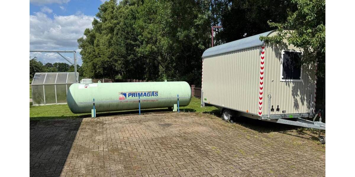 Betriebsgrundstück mit 3 Lagerhallen und einer Wohneinheit zu erwerben zimmer