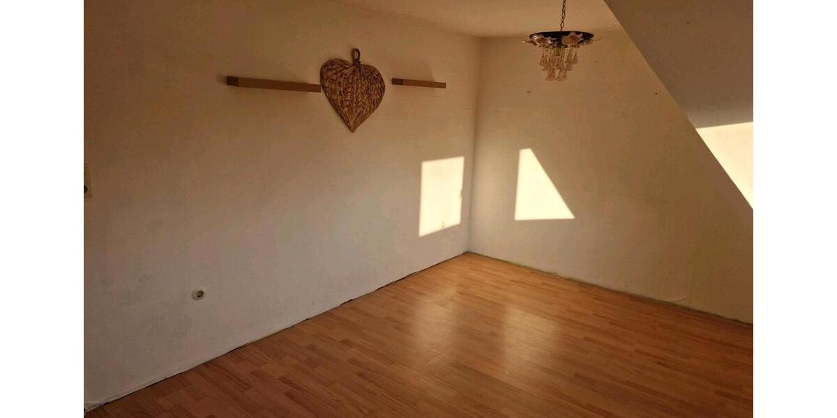 Dachgeschoßwohnung Immenhausen - 3 Zimmer, 58 m&sup2;, 350&euro; | Angebot:24663898