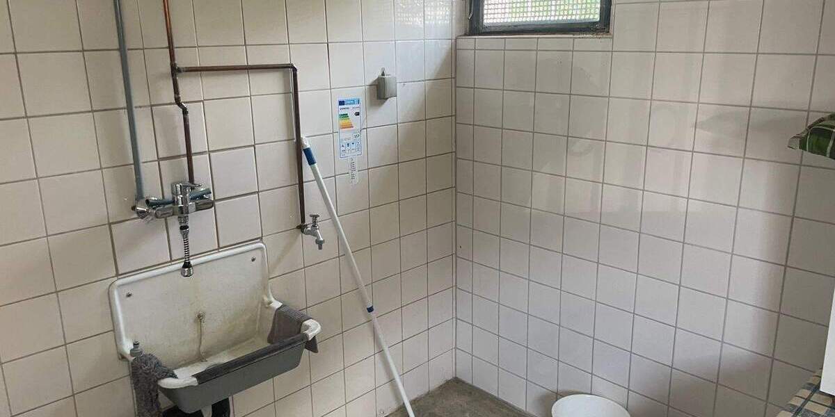 Zweifamilienhaus mit Potential in ruhiger Lage von Kassel-Lindenberg 7 zimmer