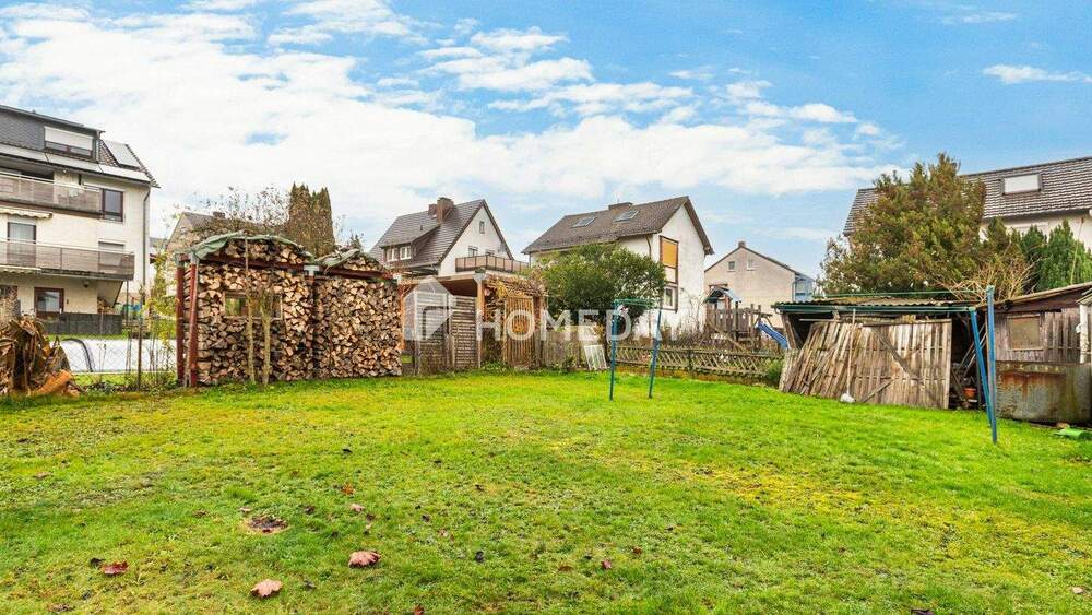 Einfamilienhaus mit zwei Wohnbereichen, großer Garage und BüroGewerbefläche 7 zimmer