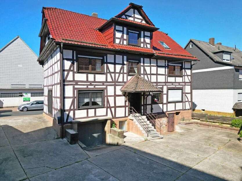 Haus zum Kaufen in Baunatal 310.000 € 290 m²