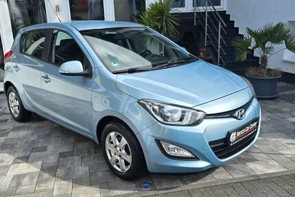Hyundai i20 122.000 km 4.750 &euro; KASSEL-Niestetal ................. Mobil: +49 163 740 9922 34266