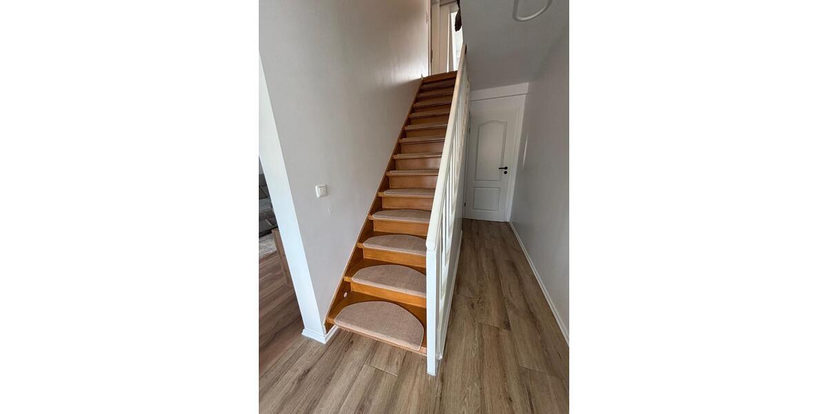 Mehrfamilienhaus, Wohnhaus Körle - 4 Zimmer, 120 m&sup2;, 1.200&euro; | Angebot:26235001