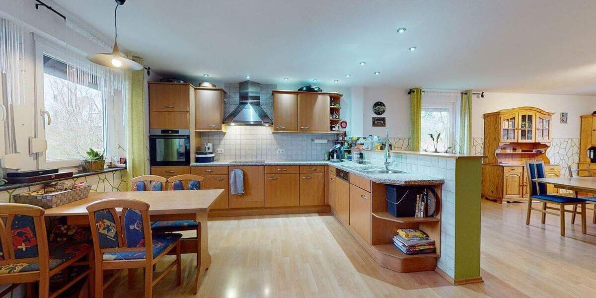 Doppelhaushälfte Gudensberg Obervorschütz - 9 Zimmer, 240 m&sup2;, 199.000&euro; | Angebot:25735119