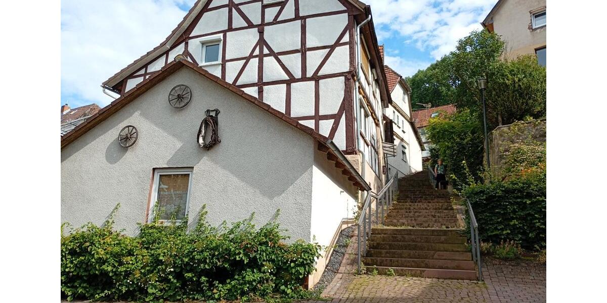 Mehrfamilienhaus, Wohnhaus Gudensberg - 7 Zimmer, 150 m&sup2;, 80.000&euro; | Angebot:26522233