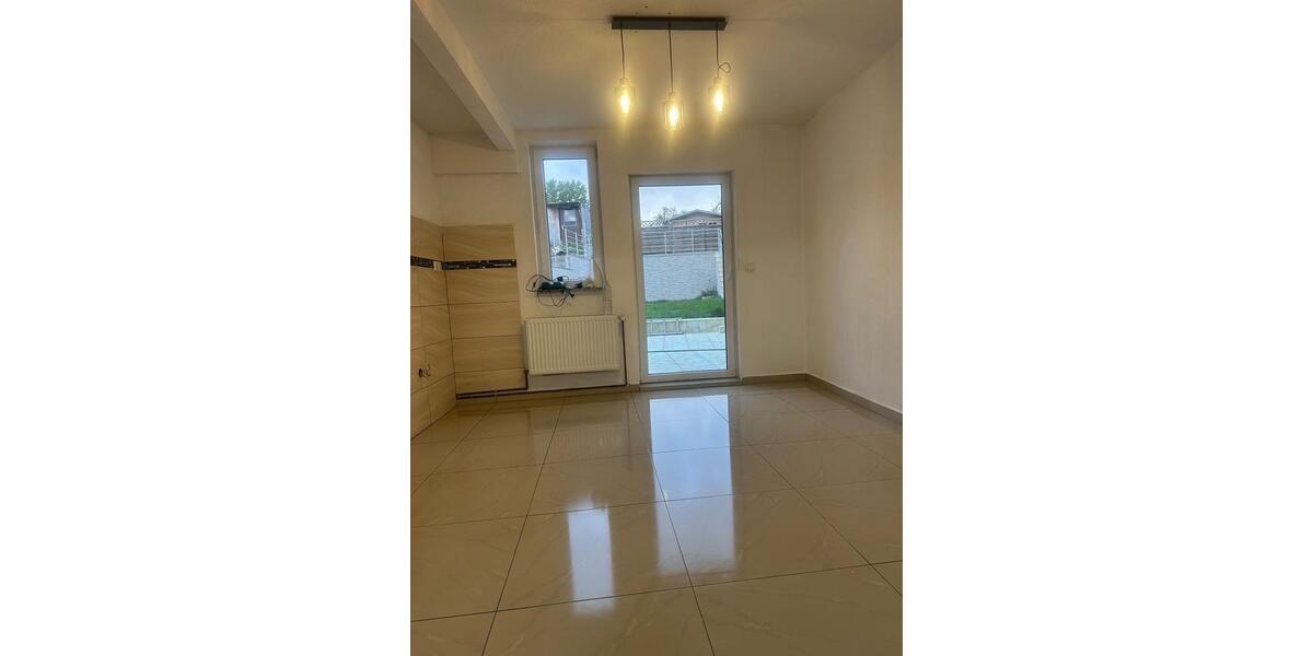 Einfamilienhaus Grebenstein - 6 Zimmer, 140 m&sup2;, 185.000&euro; | Angebot:26232358