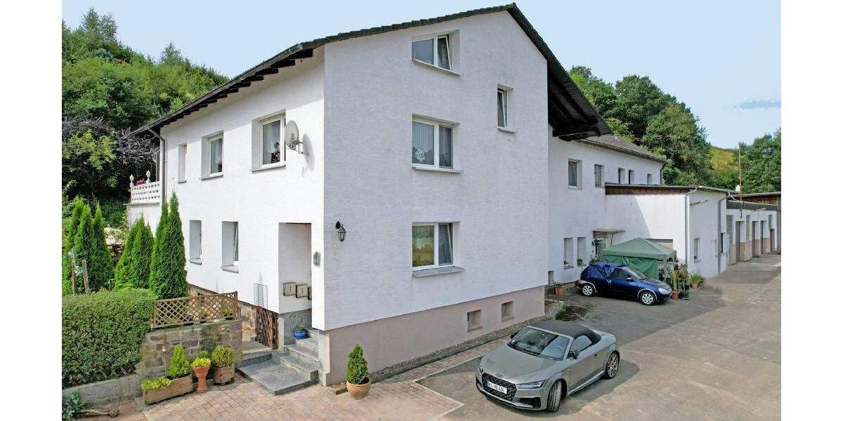 Interessante Wohn-und Gewerbeimmobilie mit viel Fläche, innen wie außen zimmer