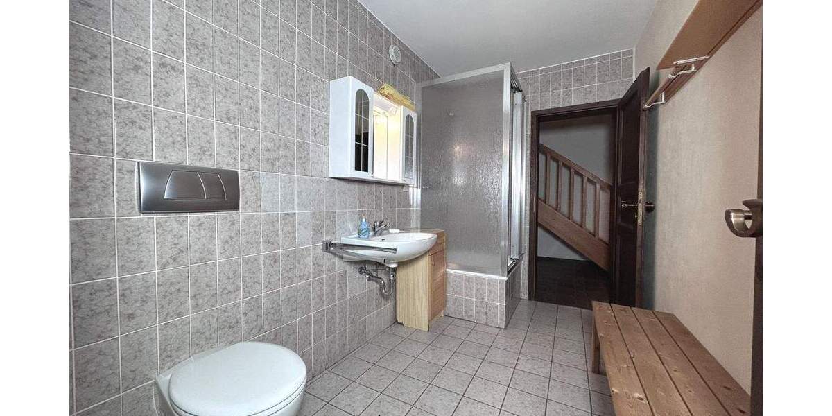 Einfamilienhaus Ahnatal Weimar - 7 Zimmer, 207 m&sup2;, 298.000&euro; | Angebot:25674218