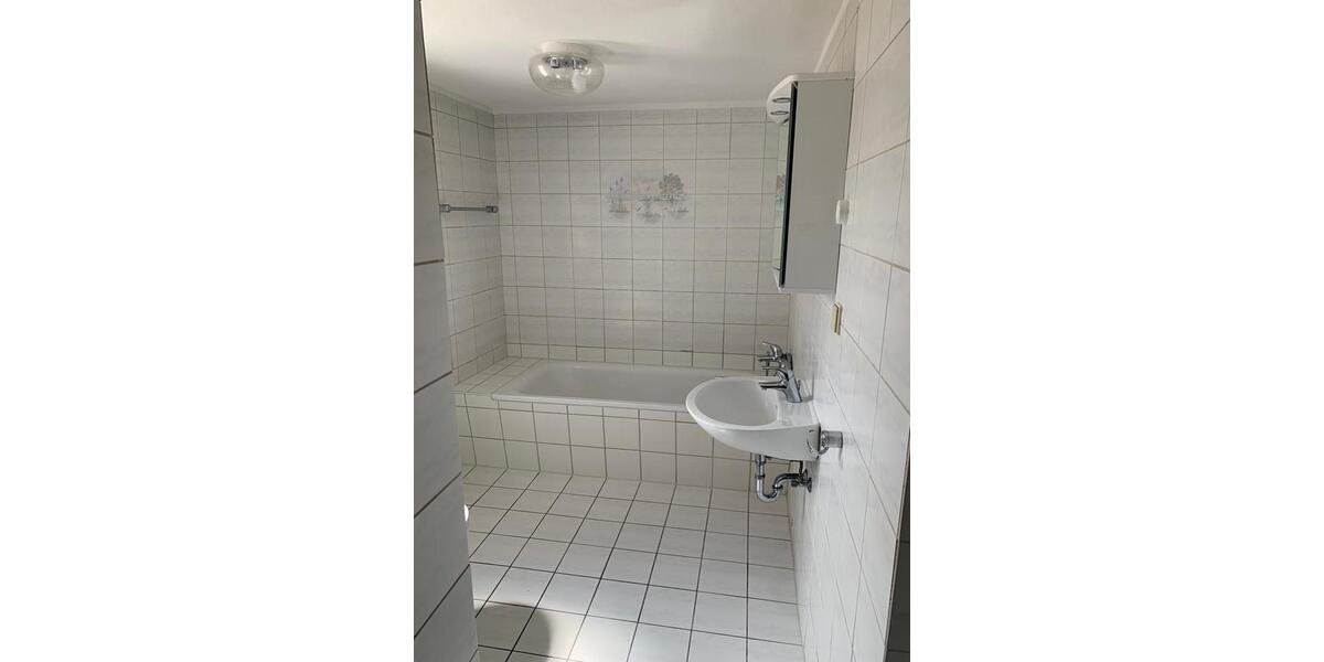 Etagenwohnung Niestetal - 4 Zimmer, 100 m&sup2;, 1.050&euro; | Angebot:26618303