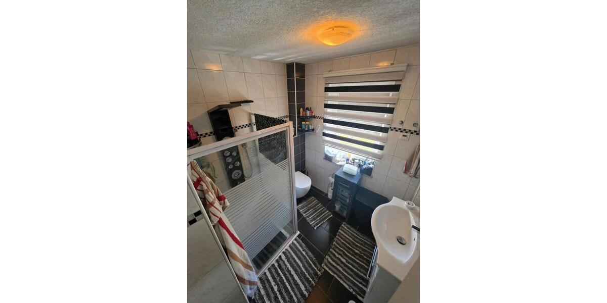 Reihenhaus Lohfelden - 8 Zimmer, 125 m&sup2;, 320.000&euro; | Angebot:27189044