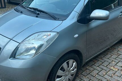 Toyota Yaris 83.200 km 2.500 € Kassel 34132