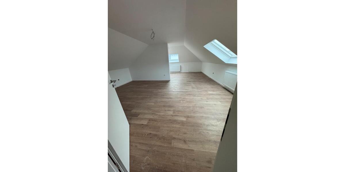 Erstbezug nach Kernsanierung 85m² Dachgeschosswohnung in Felsberg 2.5 zimmer