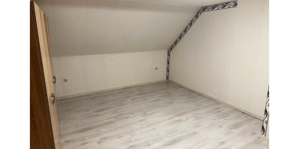 Dachgeschoßwohnung Spangenberg - 3 Zimmer, 65 m&sup2;, 600&euro; | Angebot:25098062