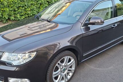 Skoda Superb 118.000 km 10.950 &euro; Kassel 34131