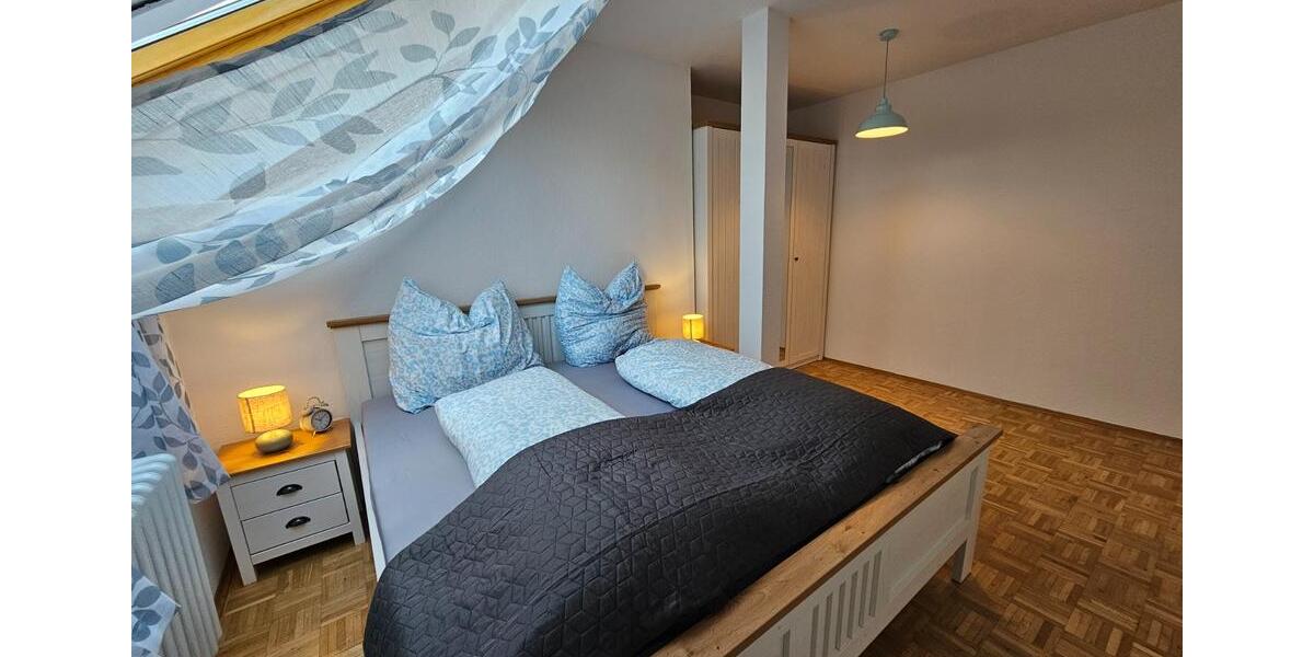 Möblierte 2,5 Zimmer-Dachgeschoss-Wohnung am Bergpark 2.5 zimmer