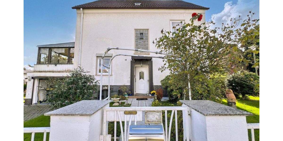 Charme der 1930er im großzügigen Mehrfamilienhaus erleben 8 zimmer