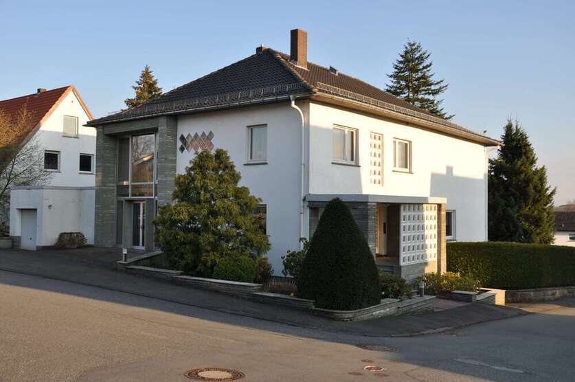 Haus zum Kaufen in Warburg-Menne 390.000 € 479 m²