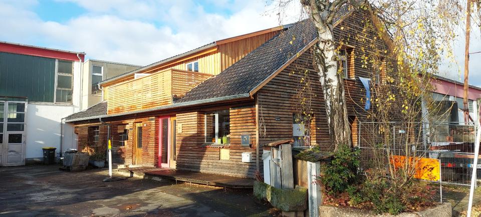 Frisch sanierte & renovierte Gewerbeeinheit mit ca. 131 m² Nutzfläche zimmer