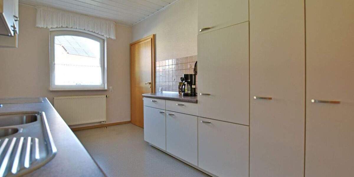 Einfamilienhaus Wolfhagen - 4 Zimmer, 150 m&sup2;, 1.100&euro; | Angebot:24789072