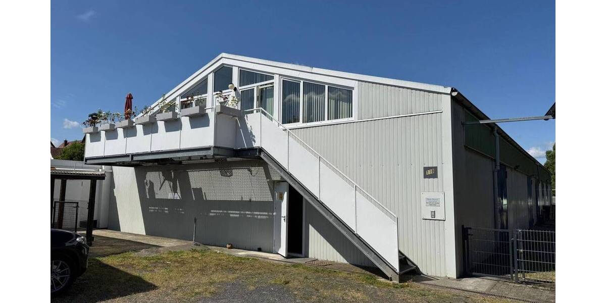 Betriebsgrundstück mit 3 Lagerhallen und einer Wohneinheit zu erwerben zimmer