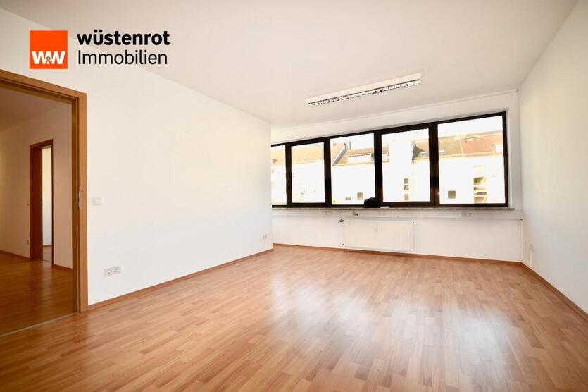 +++ Helles Büro im 3. OG mit Fahrstuhl in bester Innenstadtlage +++