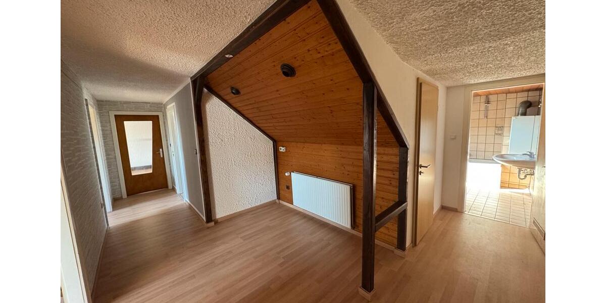 Dachgeschoßwohnung Edermünde - 4 Zimmer, 81 m&sup2;, 650&euro; | Angebot:26129450