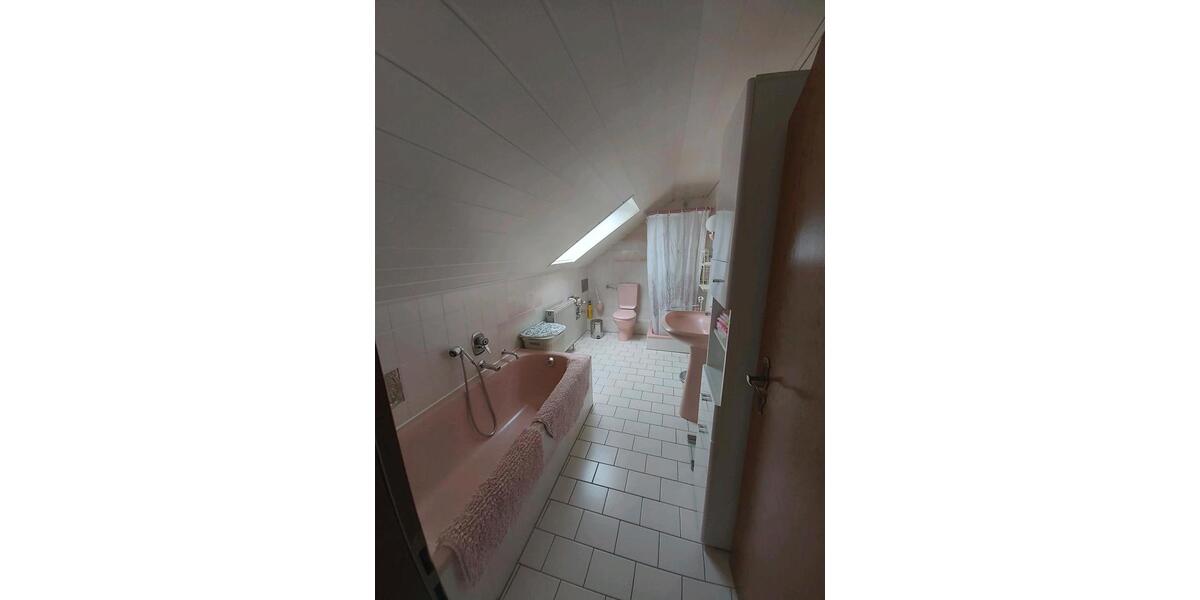 Dachgeschoßwohnung Lohfelden - 2.5 Zimmer, 470&euro; | Angebot:21850171