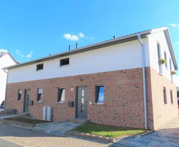 Haus zum Kaufen in Niestetal 649.000 € 250 m²