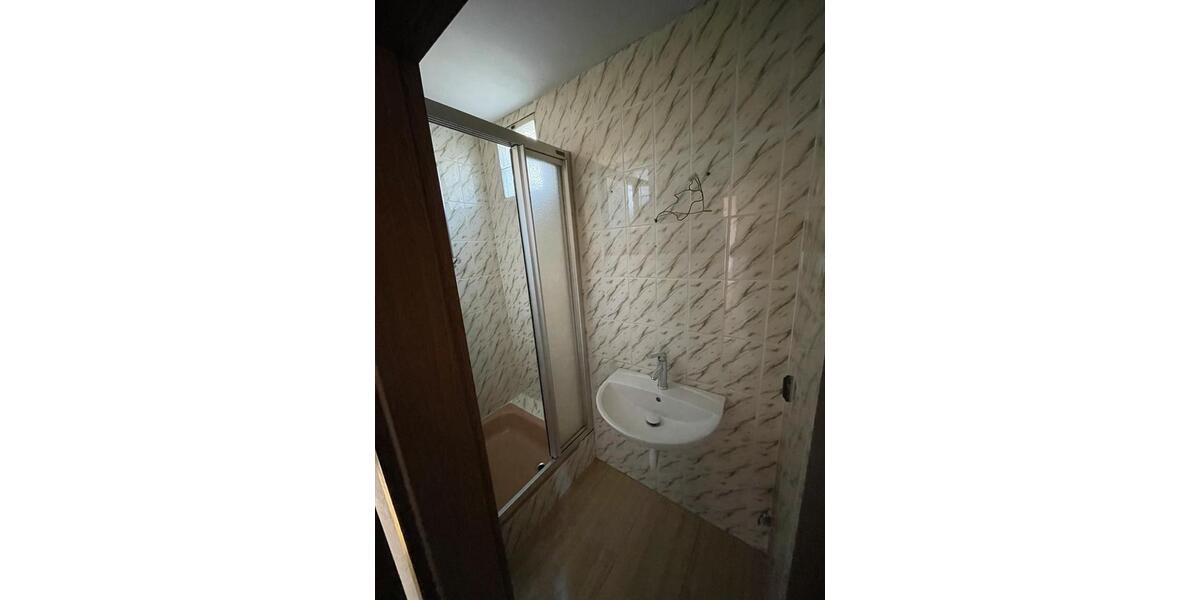 Schönes Einfamilienhaus mit Balkon , Garten, Garage 5 zimmer