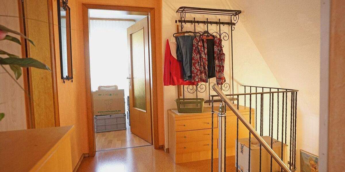 Mehrfamilienhaus, Wohnhaus Kaufungen / Oberkaufungen Oberkaufungen - 7 Zimmer, 202 m&sup2;, 280.000&euro; | Angebot:25152604