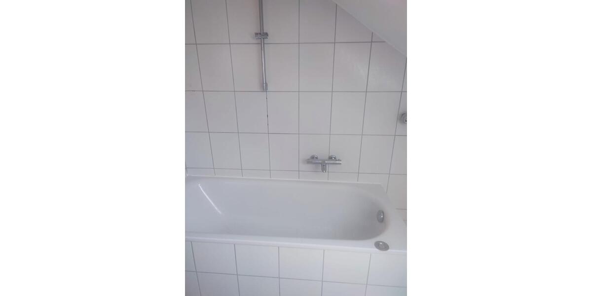 Dachgeschoßwohnung Kassel Fasanenhof - 3 Zimmer, 67 m&sup2;, 670&euro; | Angebot:26135598